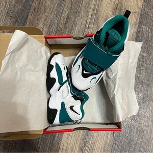Nike Speed Turf -- Philadelphia Eagles Edition